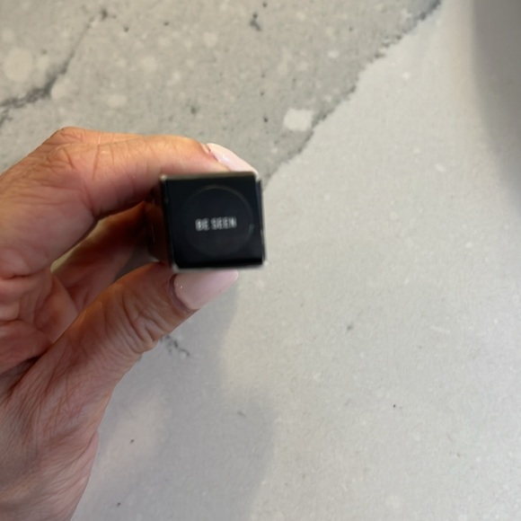 MAC Be Seen Lipglass BNIB - Picture 3 of 3